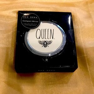 Compact “Queen” mirror 1 & x10 magnification